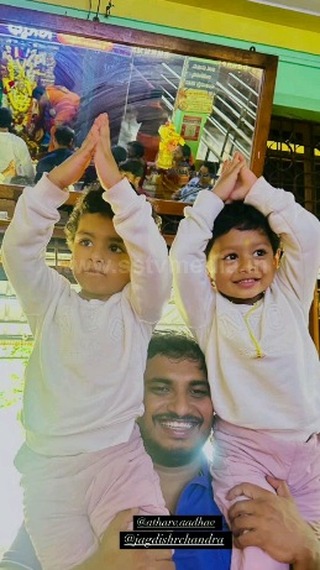 Amulya children, show devotion to God
