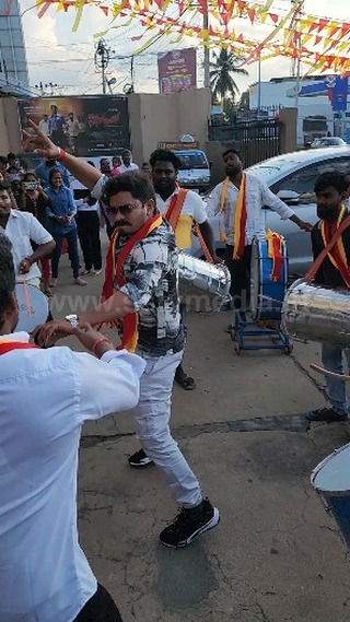Dheera Bhagat Roy Hero Great Dance