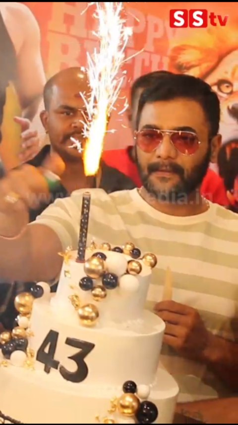 Srimuruli celebrated his birthday with fans
