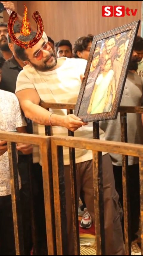 Srimurali gets emotional after seeing the gift given by fans