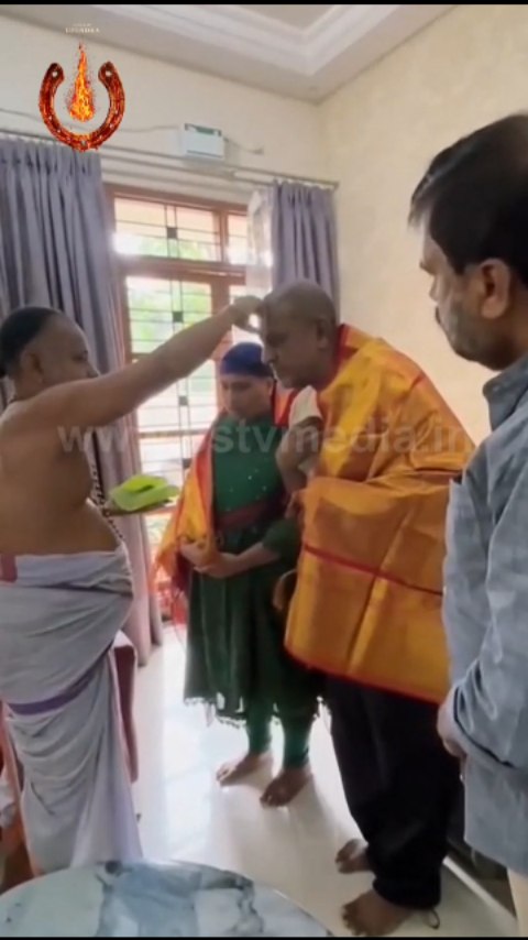 Shivanna Geetha performed puja before leaving for US for surgery