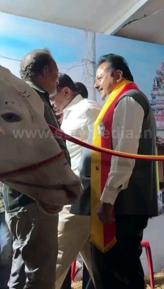 Chaluvaraya Swamy at the Sahitya Sammelana cowshed