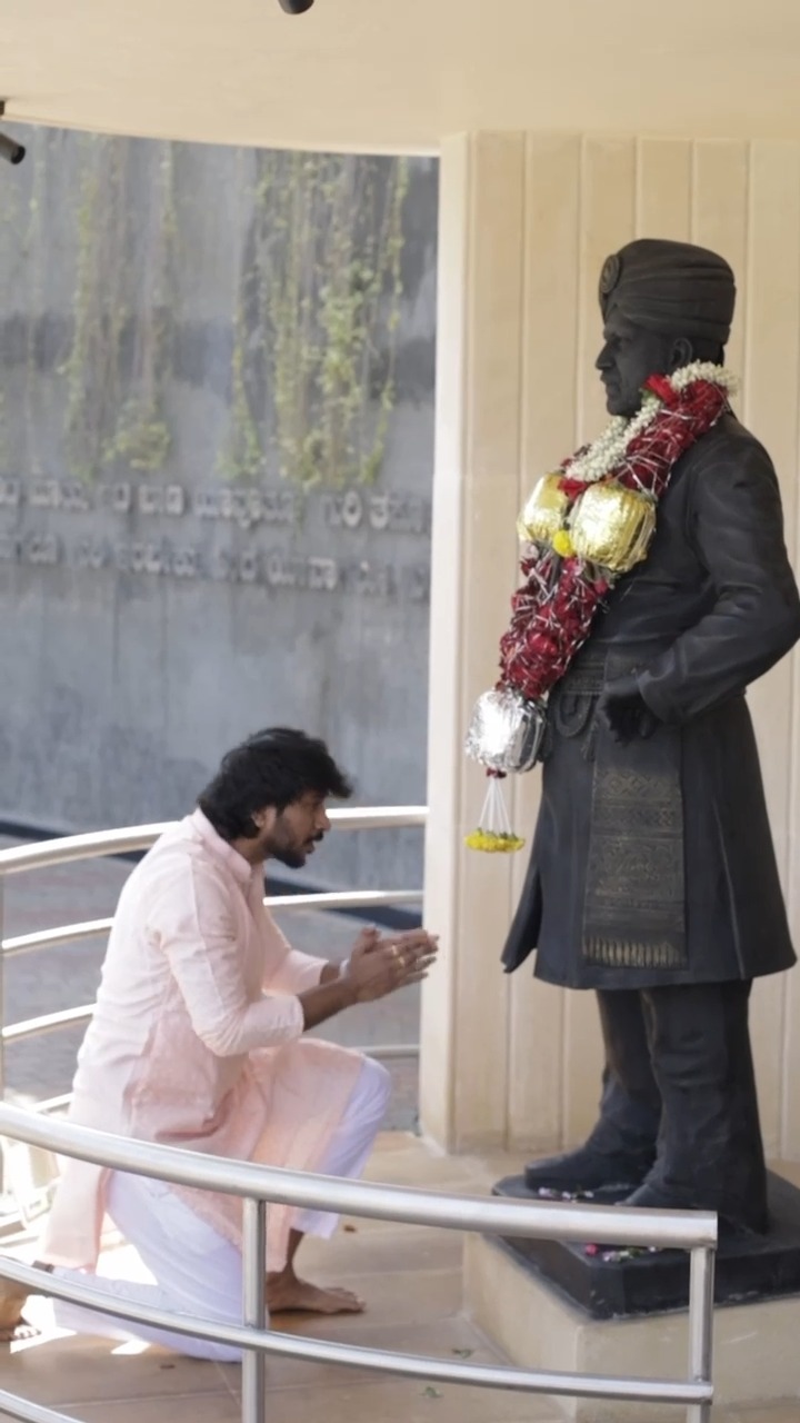 Unlock Raghav hero Milind receives blessings from late Vishnuvardhan