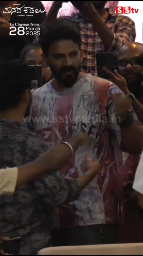 Dolly Dhananjay's grand entry at Vidyapati's press meet