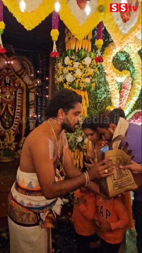 Amulya came to the temple with her children