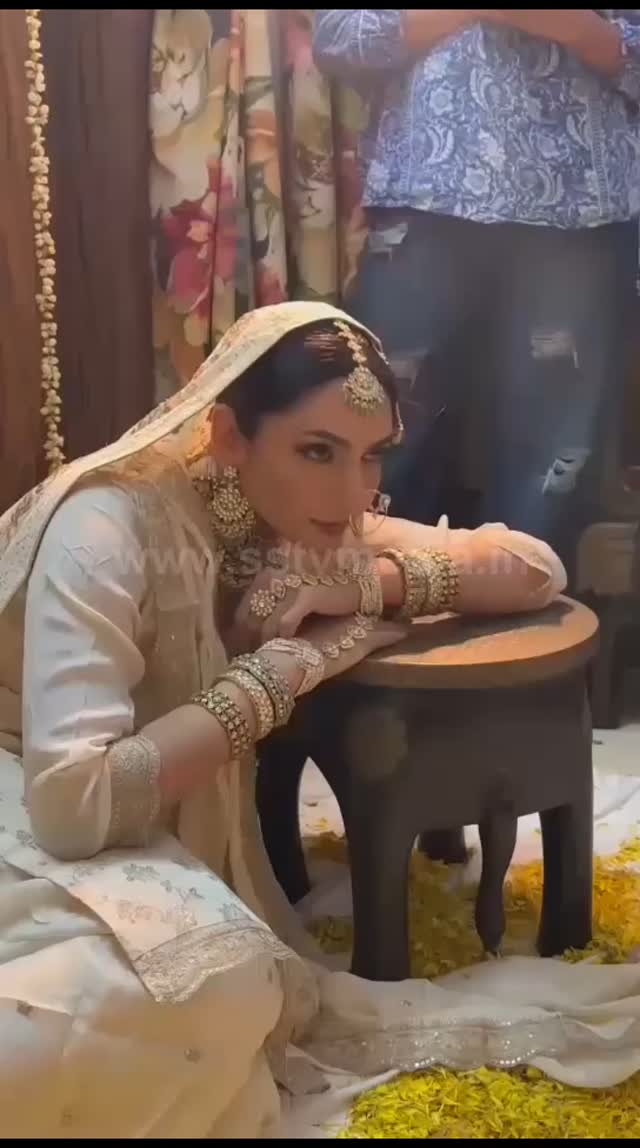 Fans are in awe of Ragini's look