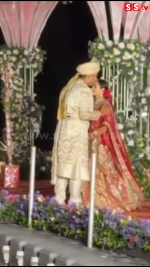Vaishnavi's husband danced with a kiss on the forehead