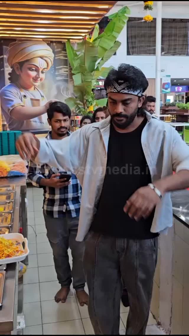 Chandan Shetty arrives for the inauguration of Utsav Cafe