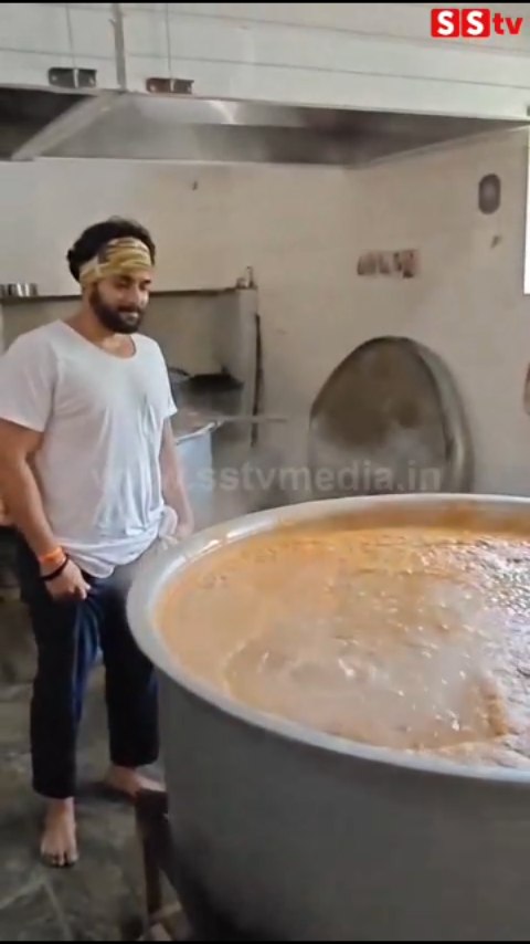 Roaring star "Sree Murali" visited Nanjangud Prasad Mandir