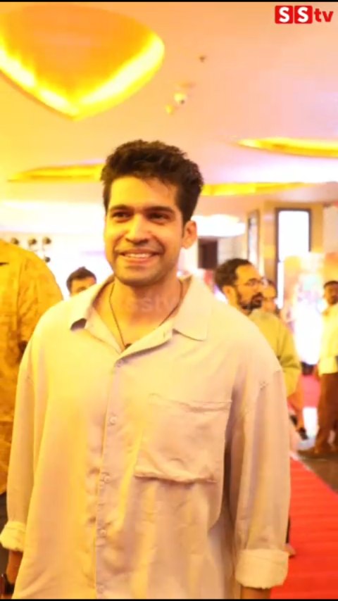 Actor Prabhu Mundakar, who came to see the movie Edagaiye Apaghatakke Karana
