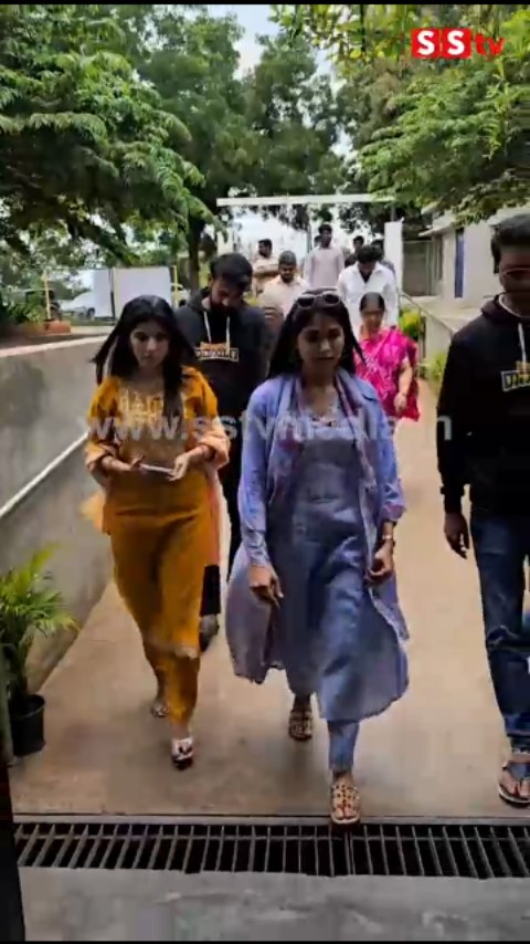 ವಿಷ್ಣುವರ್ಧನ್ ಸ್ಮಾರಕಕ್ಕೆ ಭೇಟಿ ಕೊಟ್ಟ " middle class Ramayana " ಚಿತ್ರತಂಡ