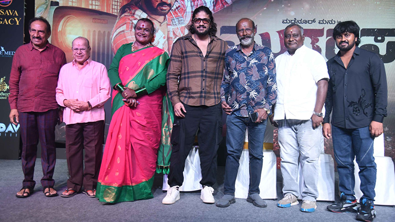 "ಮುತ್ತರಸ" ನಾದ ಮಡೆನೂರ್ ಮನು: ಹುಟ್ಟುಹಬ್ಬದ ದಿನದಂದೇ ಸಿನಿರಂಗದ ಗಣ್ಯರ ಸಮ್ಮುಖದಲ್ಲಿ ಶೀರ್ಷಿಕೆ ಅನಾವರಣ "ಮುತ್ತರಸ" ನಾದ ಮಡೆನೂರ್ ಮನು ಹೊಸ ಚಿತ್ರದ ಶೀರ್ಷಿಕೆ ಅನಾವರಣ