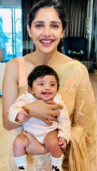 Actress Milana shares a photo with her daughter
