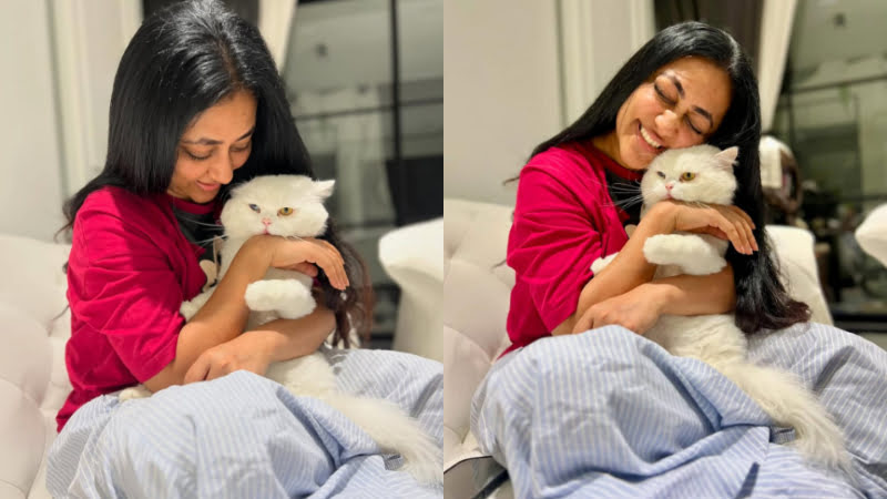 Vijayalakshmi in happy mood