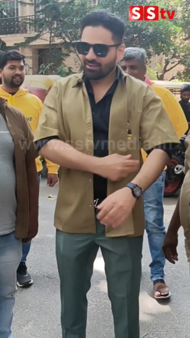 Raju makes a hero entry in James Bond auto promotion