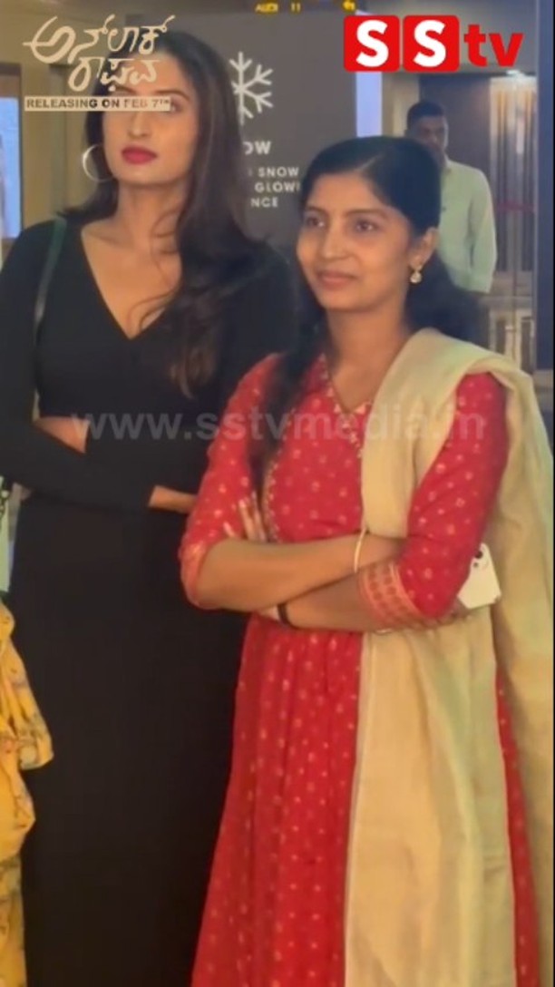 See how silent Pratham's wife is in the Unlock Raghav Celebrity Show Review