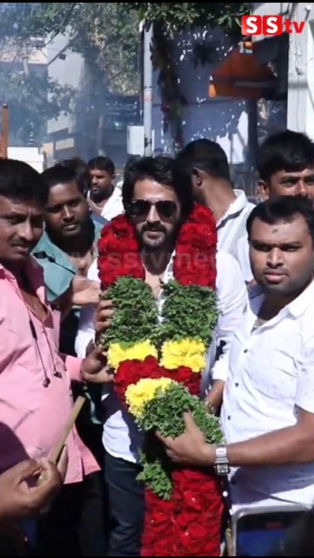 Dharma Keerthiraj came to watch the movie Unlock Raghav