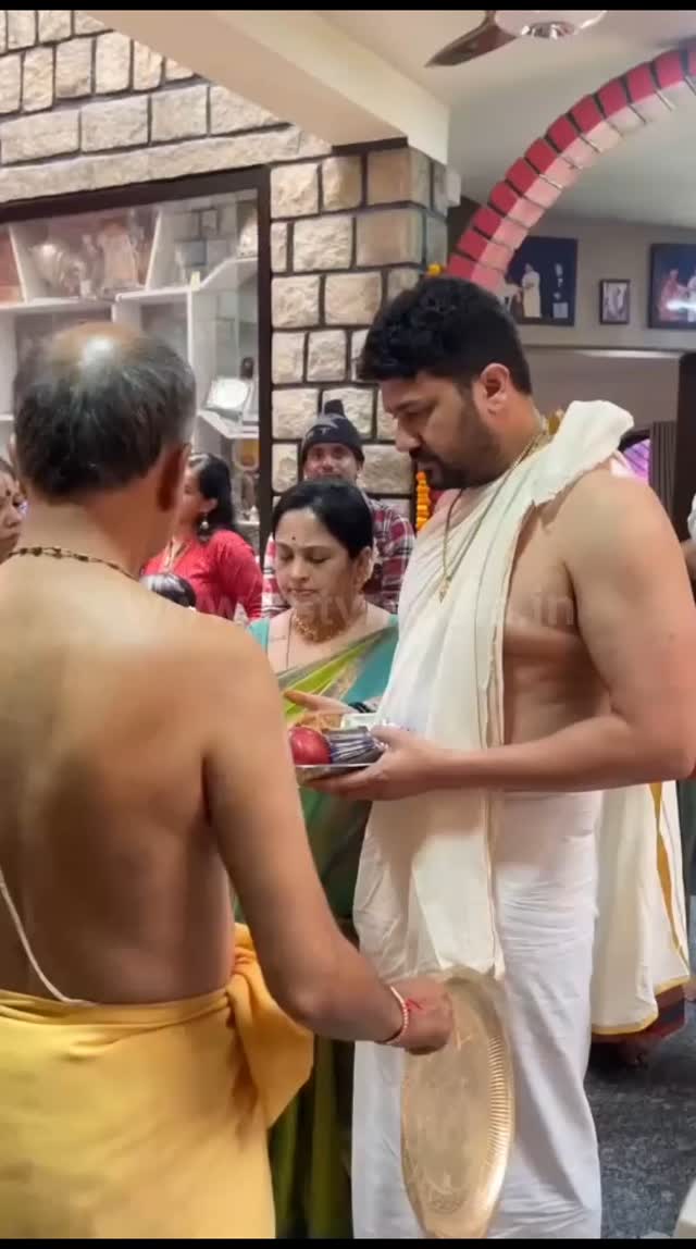 ಯುಗಾದಿ ಹಬ್ಬಕ್ಕೆ ಮನೇಲಿ ಹೋಮ ಮಾಡಿಸಿದ ಸೃಜನ್